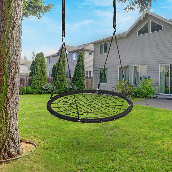 A hinta gólyázza a fészket