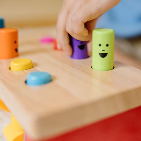 Átütős ugráló bábuk - kalapálós játék Melissa and Doug