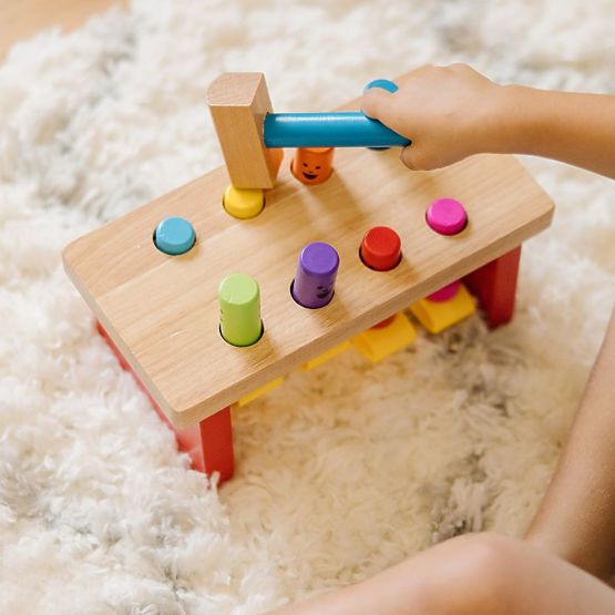 Átütős ugráló bábuk - kalapálós játék Melissa and Doug