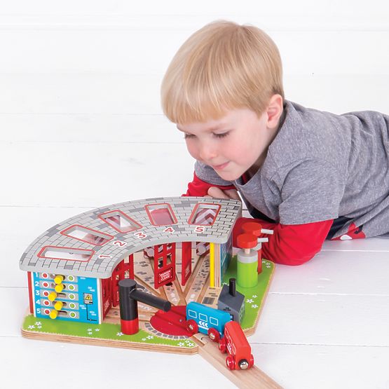 Bigjigs Rail Exkluzív depó 5 vonat számára