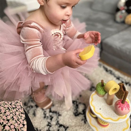 Bigjigs Toys Fa állvány édes finomságokkal