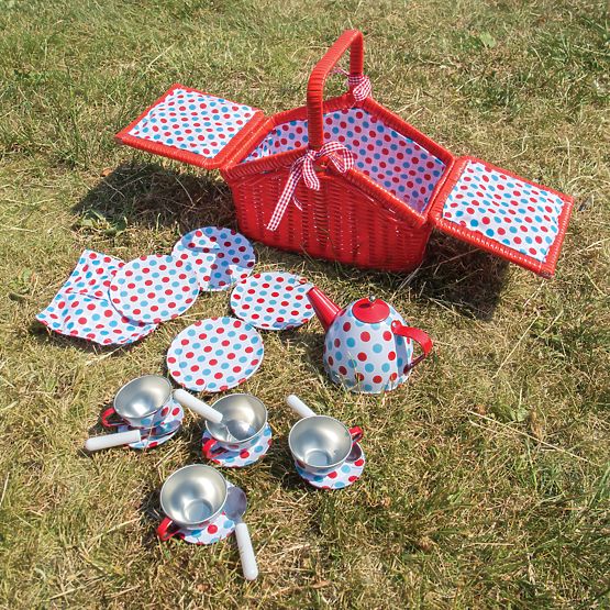 Bigjigs Toys Pöttyös teáskészlet piknikkosárban
