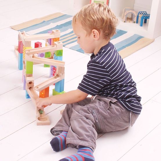 Bigjigs Toys Színes fa labdapálya