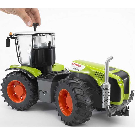 Bruder CLAAS Xerion traktor
