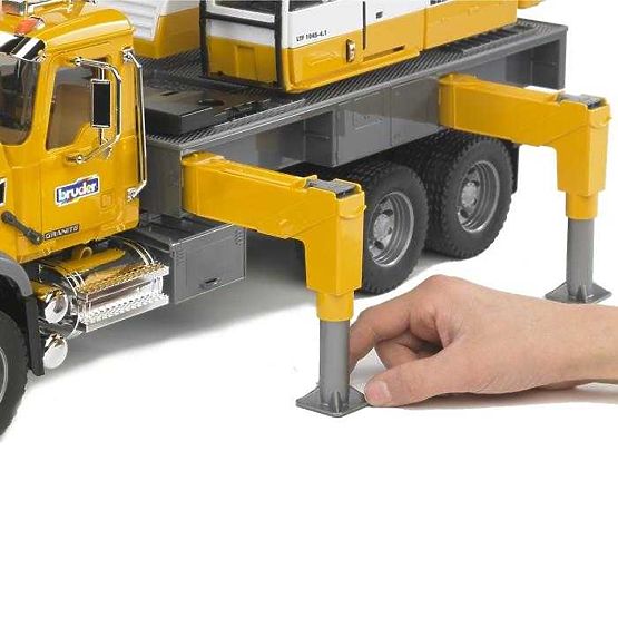 Bruder MACK Granite teherautó LIEBHERR daruval