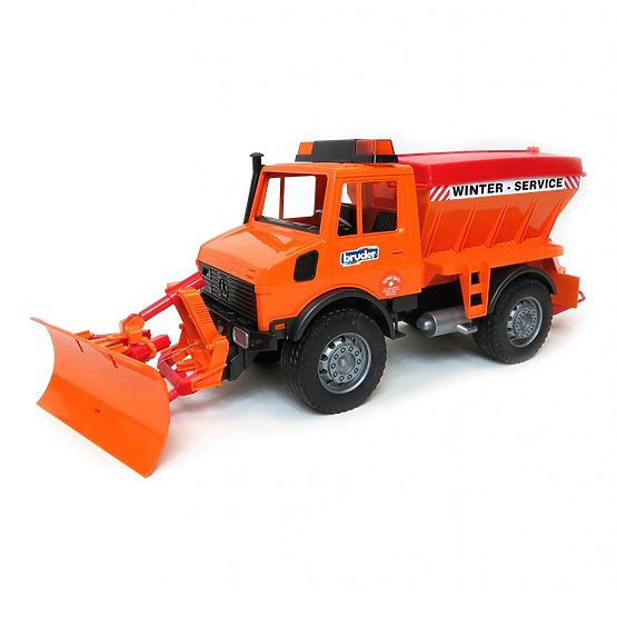 Bruder Mercedes Benz UNIMOG Szóróval és tolólappal