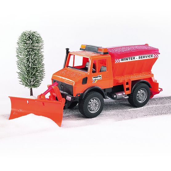 Bruder Mercedes Benz UNIMOG Szóróval és tolólappal