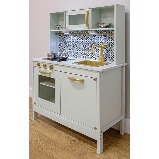 Északi fából készült konyha tartozékokkal