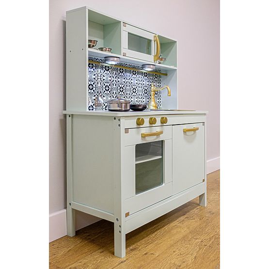 Északi fából készült konyha tartozékokkal