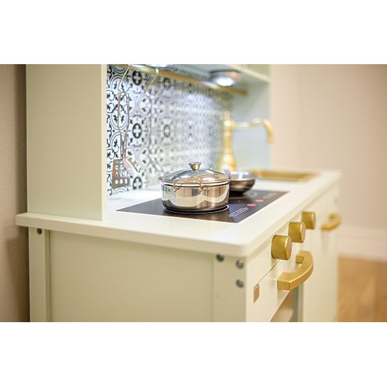 Északi fából készült konyha tartozékokkal