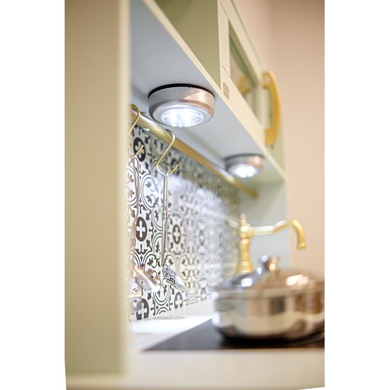 Északi fából készült konyha tartozékokkal