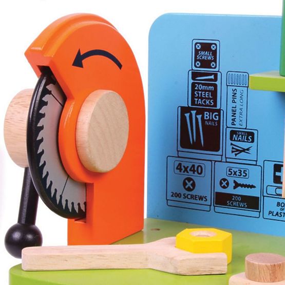 Fa barkács műhely eszközökkel