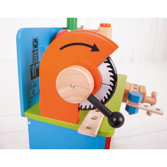 Fa barkács műhely eszközökkel