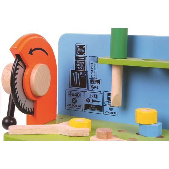 Fa barkács műhely eszközökkel