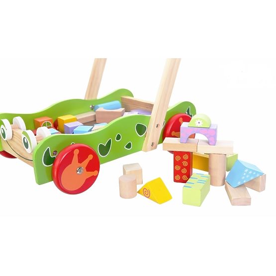 Fa járássegítő kockákkal