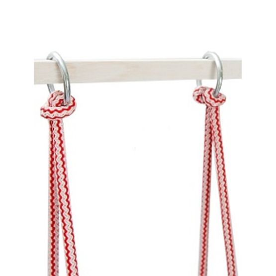 Fából készült hinta párnával - természetes