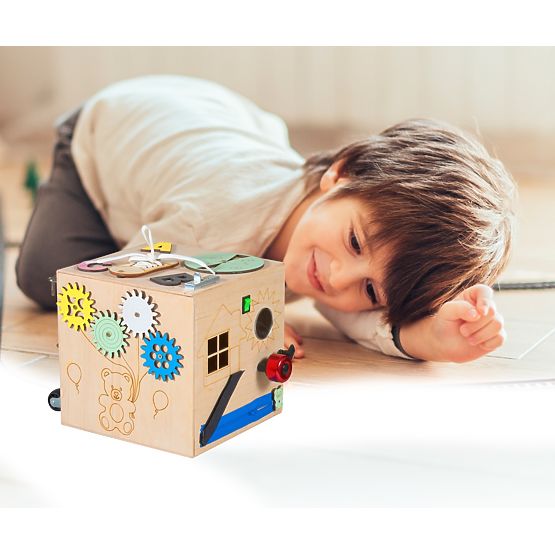 Fa Montessori fa kocka - természetes