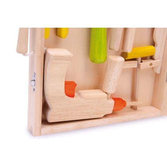 Fadoboz szerszámokkal