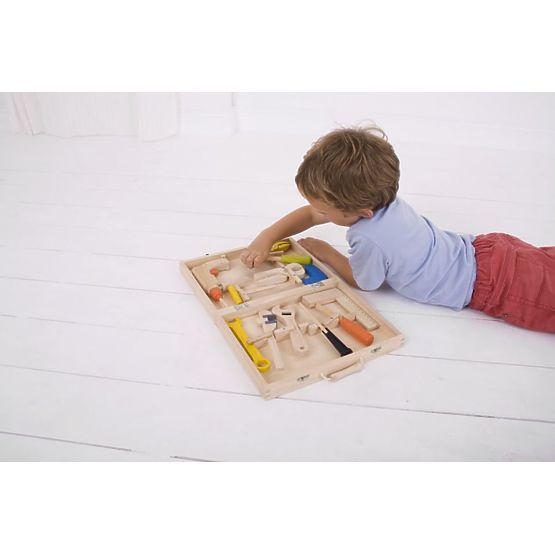 Fadoboz szerszámokkal