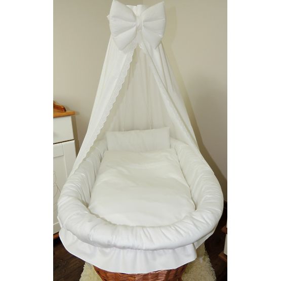 Fonott kosár csipkés ágyneműhuzat készlettel