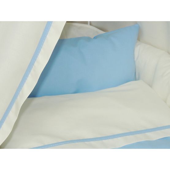 Fonott kosár kék ágyneműhuzat készlettel