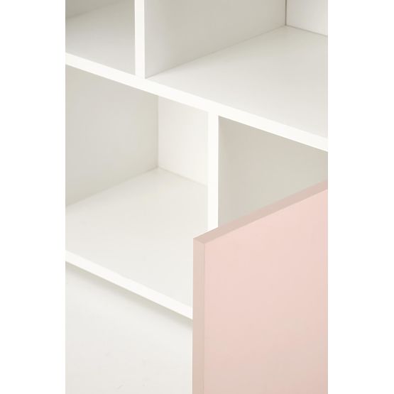 Gyerekpolc Fati háza formájú