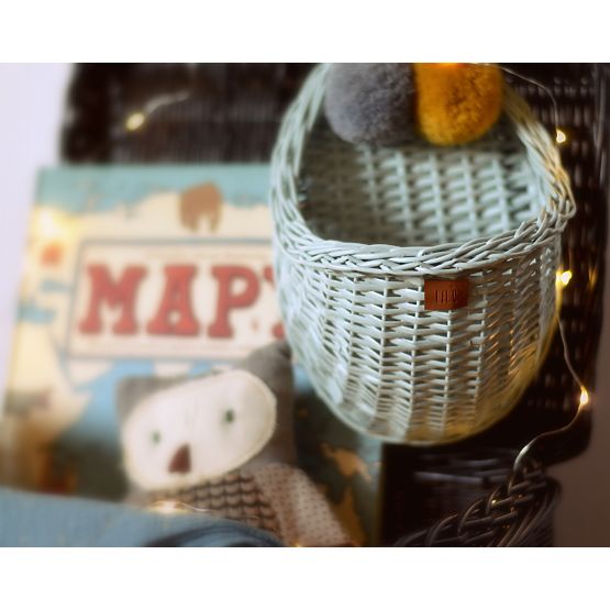 LILU fonott kosár falra