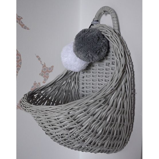 LILU fonott kosár falra