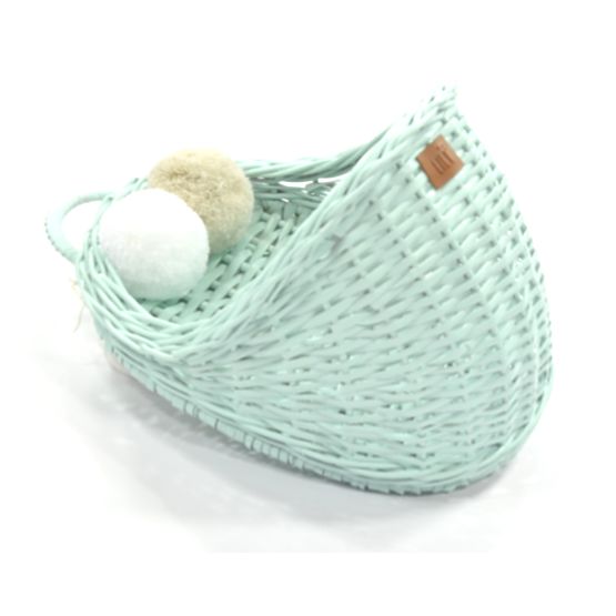 LILU fonott kosár falra