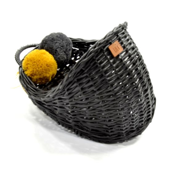 LILU fonott kosár falra