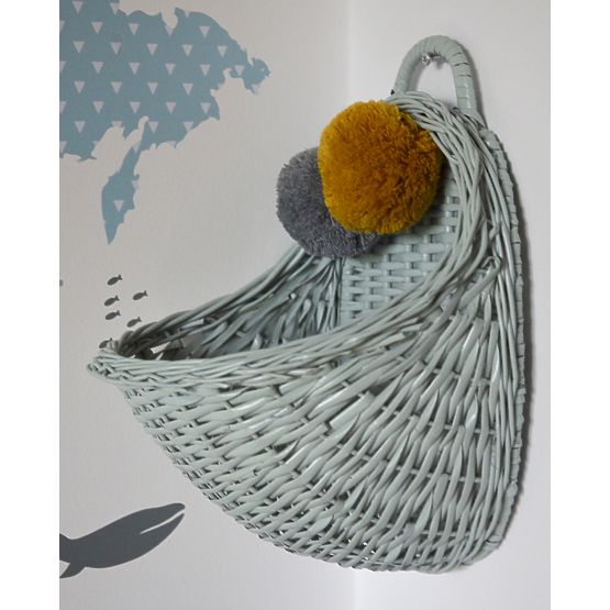 LILU fonott kosár falra