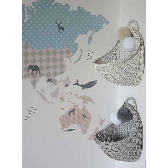 LILU fonott kosár falra