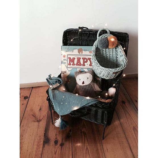 LILU fonott kosár falra