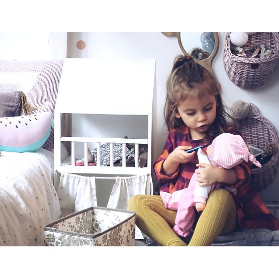 LILU fonott kosár falra