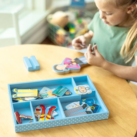 Mágneses öltöztetős játék – Julie
