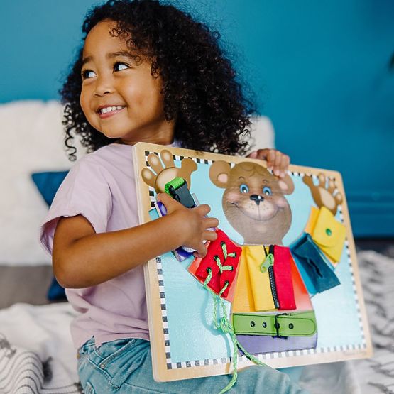 Melissa and Doug - Medve öltöztetős motorikus tábla