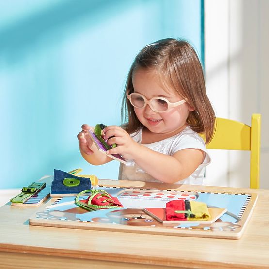 Melissa and Doug - Medve öltöztetős motorikus tábla