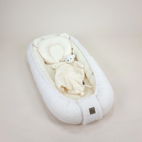 Muszlinból és bárányból készült Teddy babafészek - ekrü