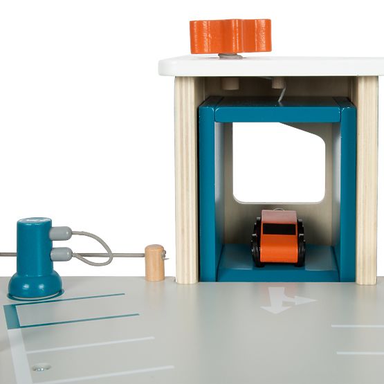 small foot Fa parkoló fából