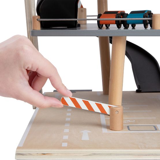 small foot Fa parkoló fából