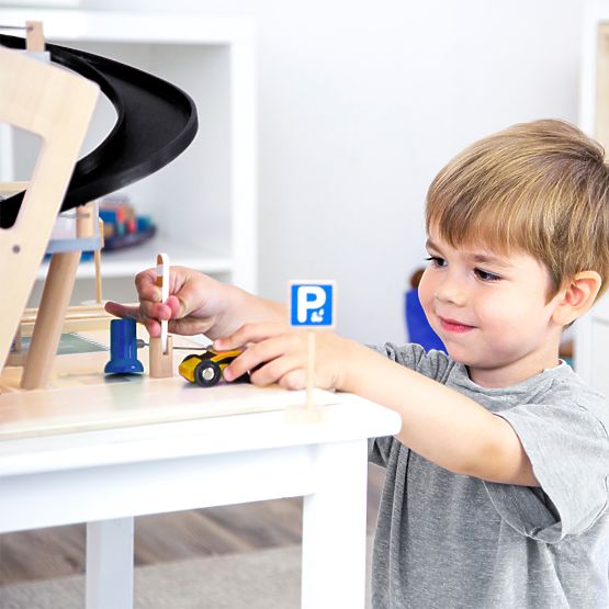 small foot Fa parkoló fából