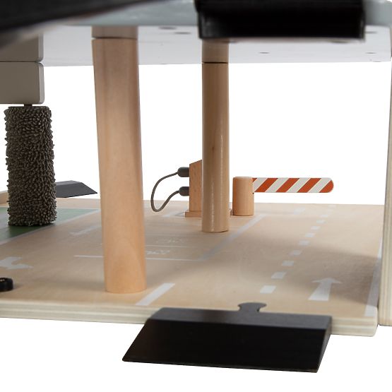 small foot Fa parkoló fából