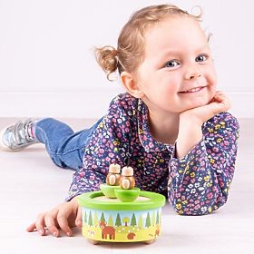 Bigjigs Toys Fa zenélő doboz erdei állatokkal