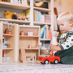 Bigjigs Toys Összecsukható babaház kiegészítőkkel, Bigjigs Toys