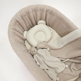 Fonott Teddy babaágy - fehér szín bézs kiegészítőkkel